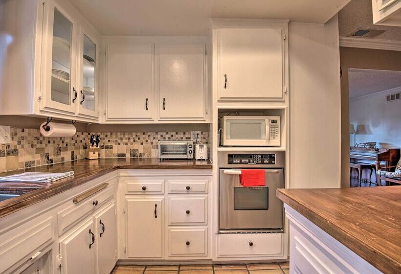 Arcadia Home W/ Sunroom & Deck In Central Location