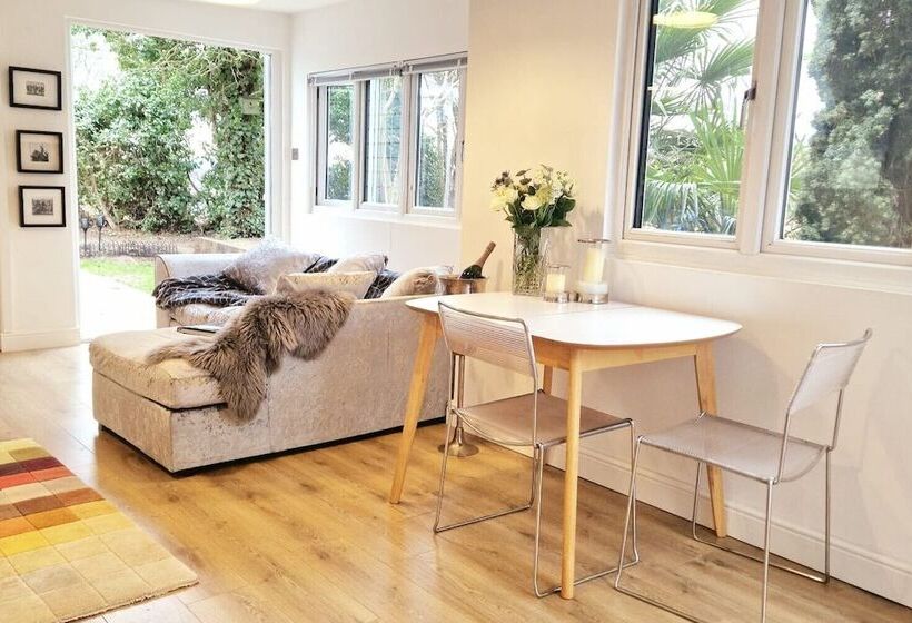 1 Bed Cottage Museum View Garden Free Parking