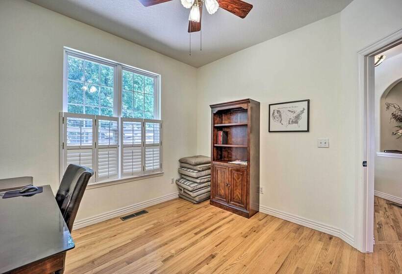 Beautiful Bella Vista Home W/ Private Deck!