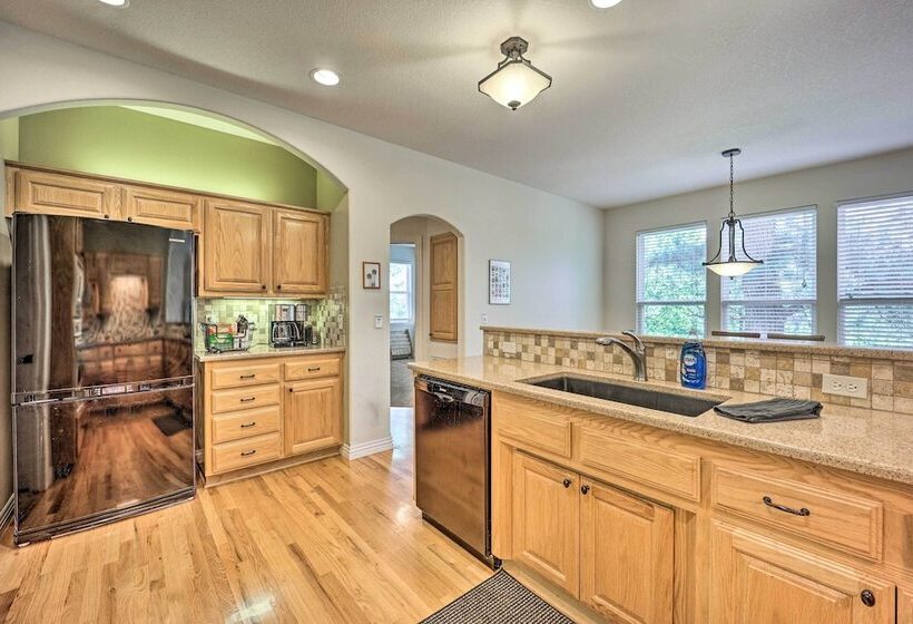 Beautiful Bella Vista Home W/ Private Deck!