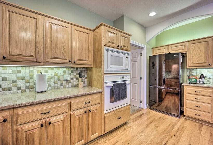 Beautiful Bella Vista Home W/ Private Deck!