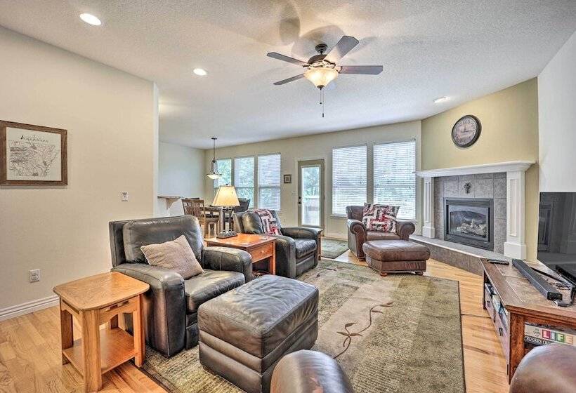 Beautiful Bella Vista Home W/ Private Deck!