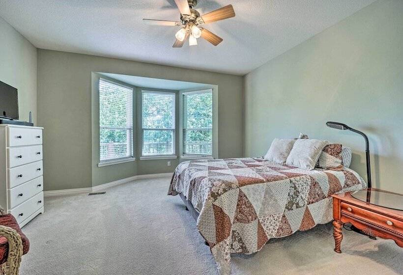 Beautiful Bella Vista Home W/ Private Deck!