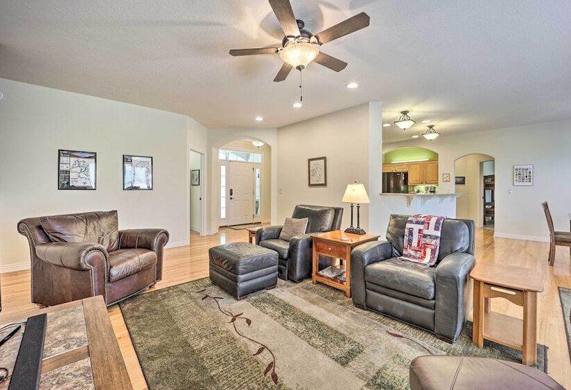 Beautiful Bella Vista Home W/ Private Deck!