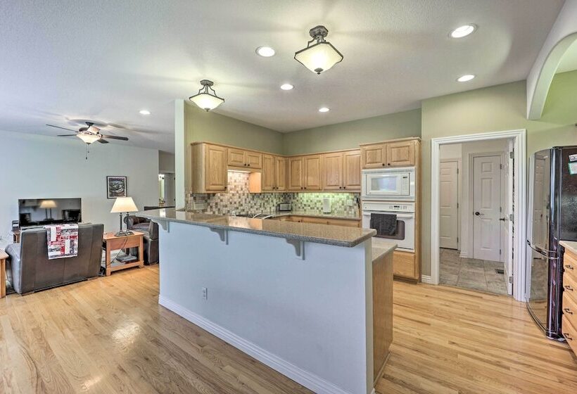 Beautiful Bella Vista Home W/ Private Deck!