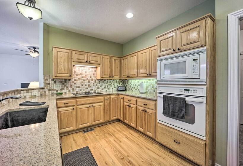 Beautiful Bella Vista Home W/ Private Deck!