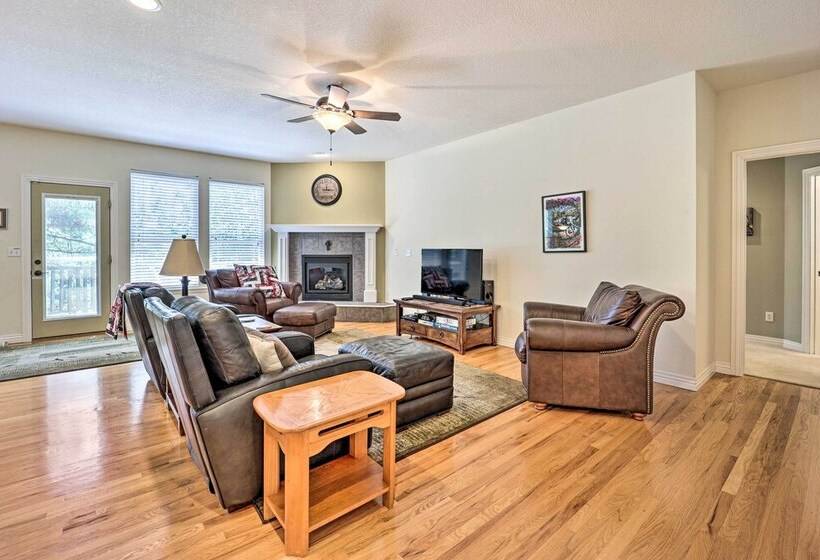 Beautiful Bella Vista Home W/ Private Deck!