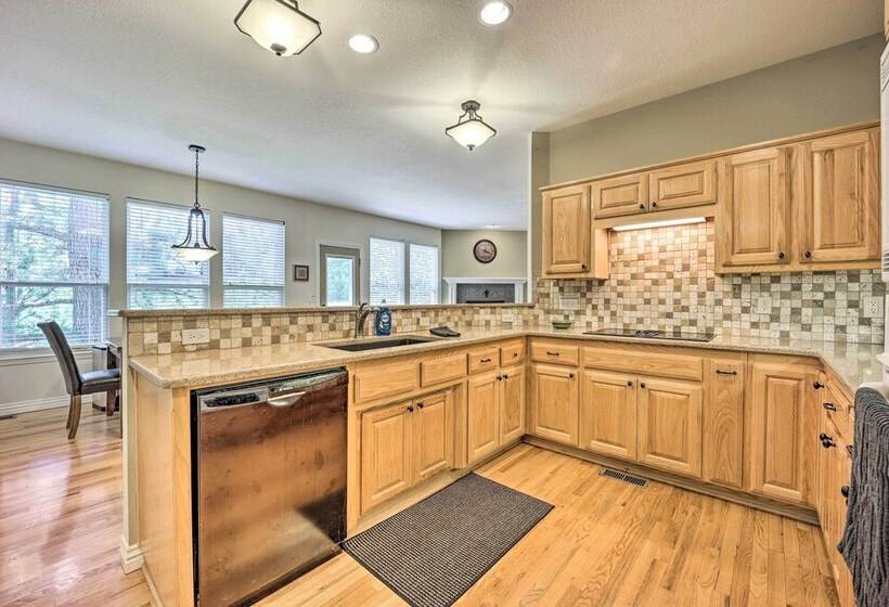 Beautiful Bella Vista Home W/ Private Deck!