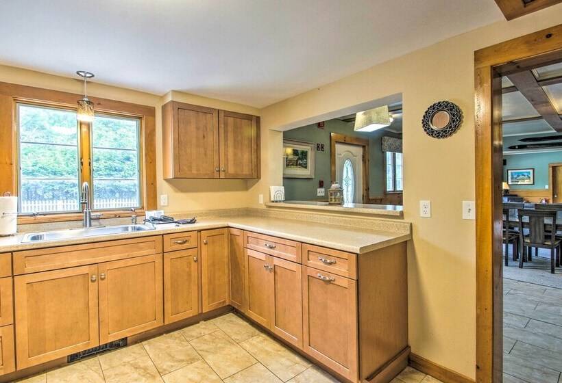 Beautiful Carriage House In Downtown Jackson!