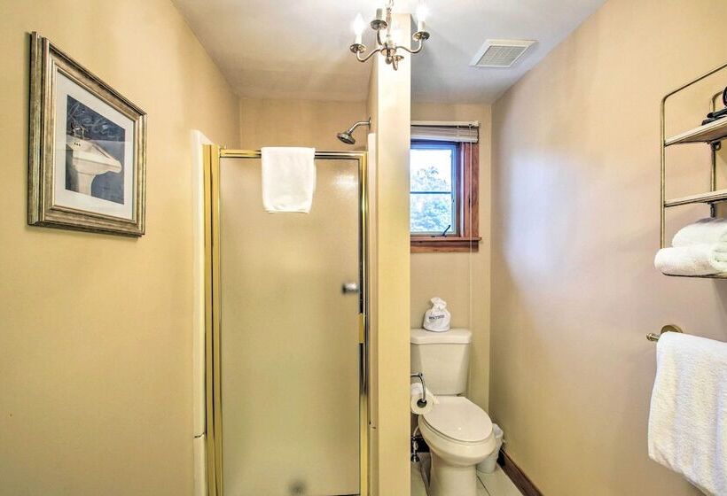 Beautiful Carriage House In Downtown Jackson!