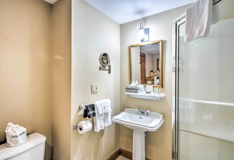 Beautiful Carriage House In Downtown Jackson!