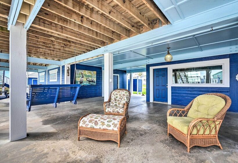 Beautiful Crystal Beach Escape W/ Large Deck!