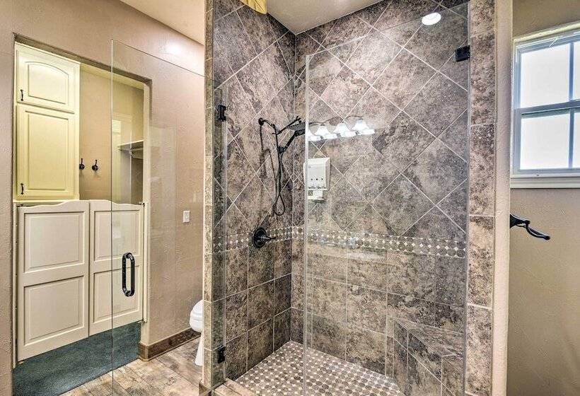 Beautiful Crystal Beach Escape W/ Large Deck!