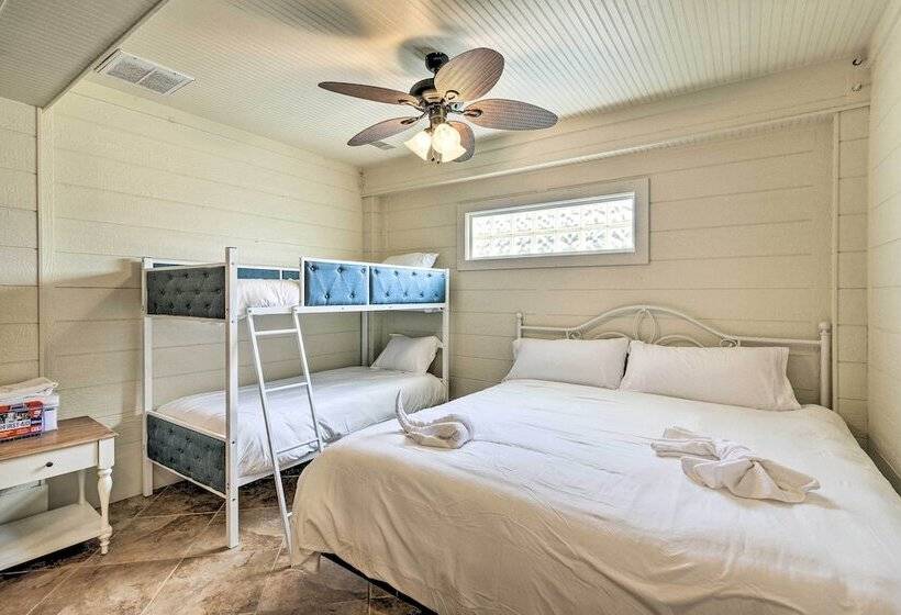 Beautiful Crystal Beach Escape W/ Large Deck!