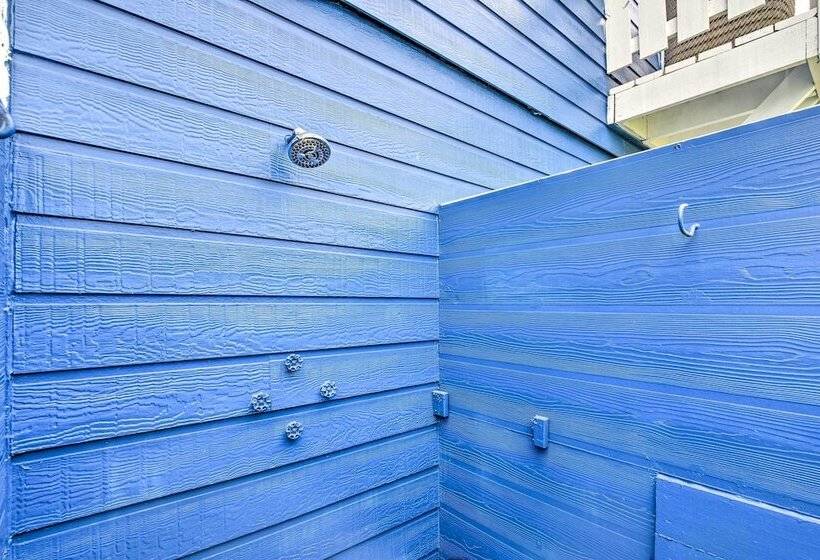 Beautiful Crystal Beach Escape W/ Large Deck!