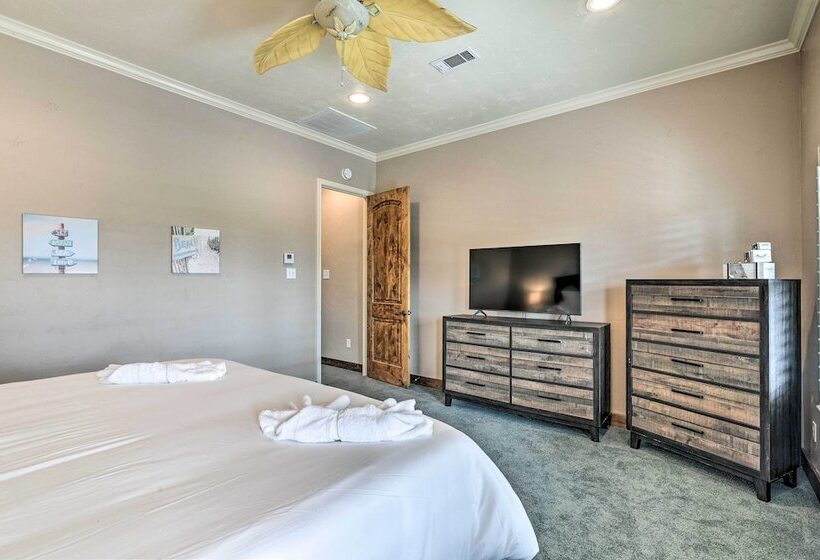 Beautiful Crystal Beach Escape W/ Large Deck!