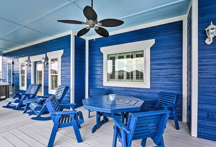 Beautiful Crystal Beach Escape W/ Large Deck!