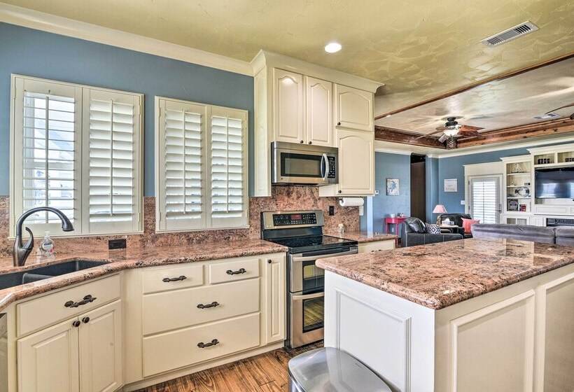 Beautiful Crystal Beach Escape W/ Large Deck!