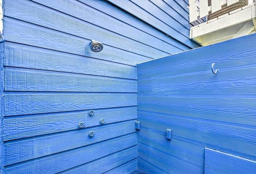 Beautiful Crystal Beach Escape W/ Large Deck!