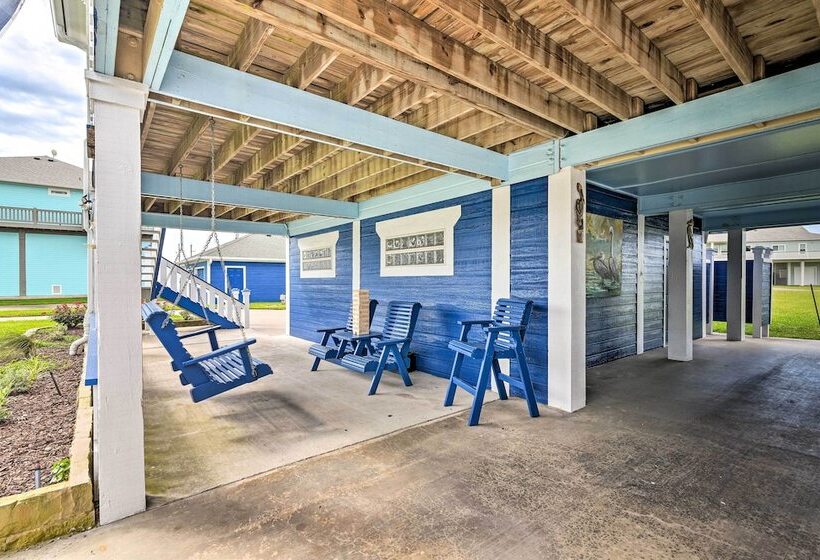 Beautiful Crystal Beach Escape W/ Large Deck!