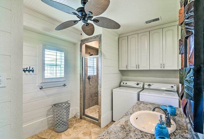 Beautiful Crystal Beach Escape W/ Large Deck!