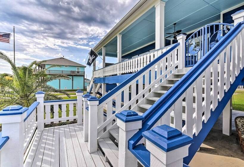 Beautiful Crystal Beach Escape W/ Large Deck!
