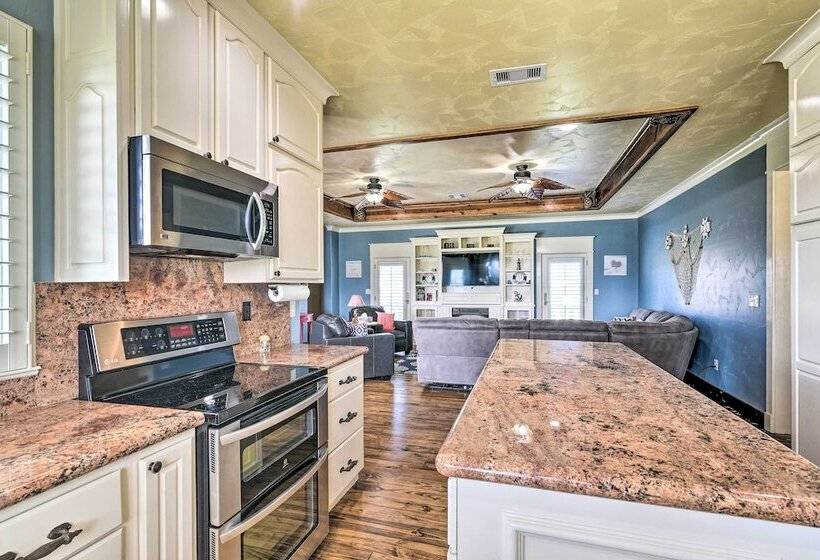 Beautiful Crystal Beach Escape W/ Large Deck!