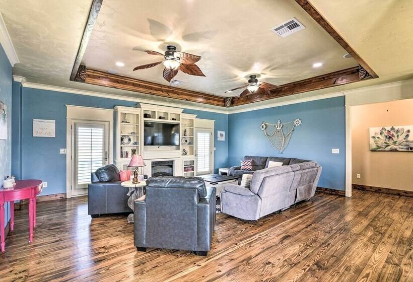 Beautiful Crystal Beach Escape W/ Large Deck!