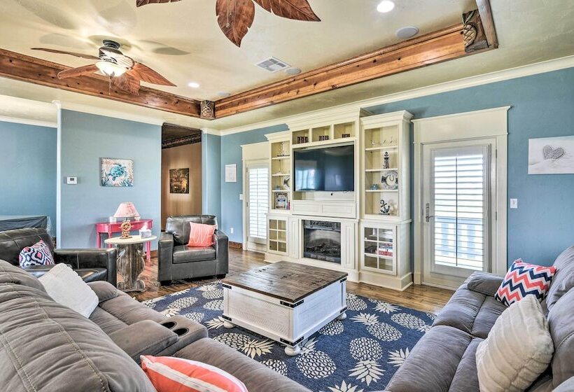 Beautiful Crystal Beach Escape W/ Large Deck!