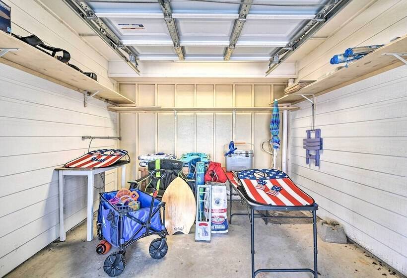 Beautiful Crystal Beach Escape W/ Large Deck!