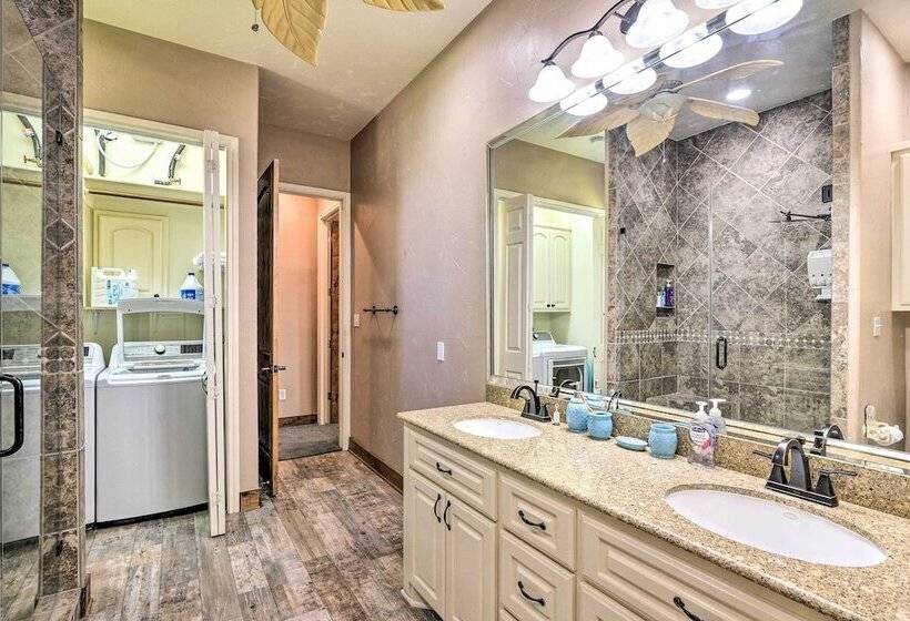 Beautiful Crystal Beach Escape W/ Large Deck!