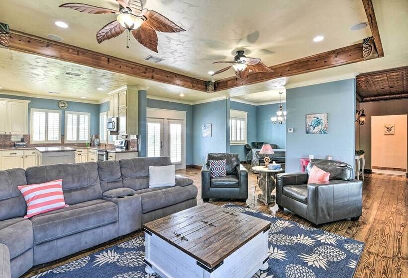 Beautiful Crystal Beach Escape W/ Large Deck!