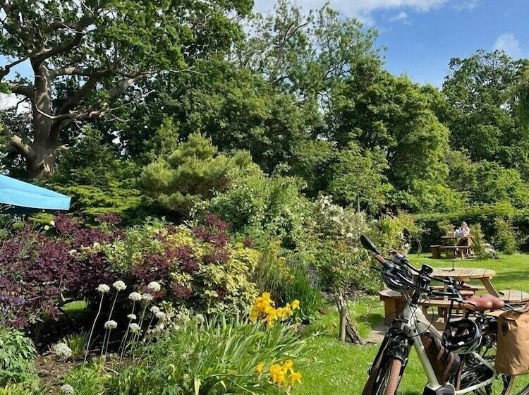 مبيت وإفطار The Jolly Sportsman