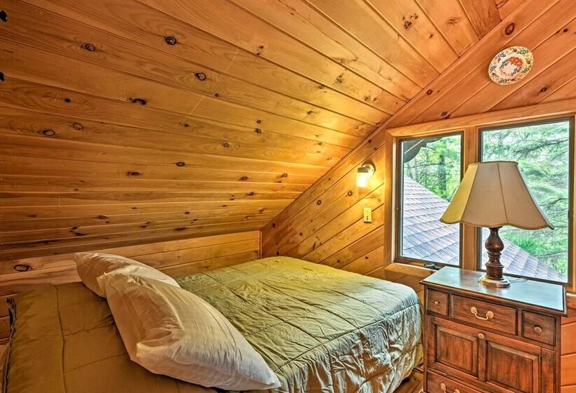 Bedford House On 1 Acre W/ Deck, Views!