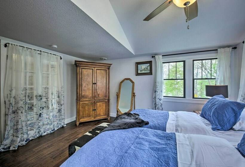 Big Cedar Lake House: Views, 100 Ft To Water!