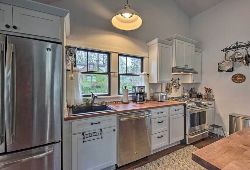 Big Cedar Lake House: Views, 100 Ft To Water!