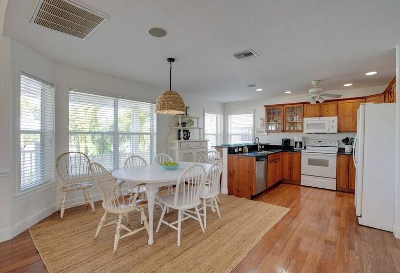 Bokeelia Island Oasis: Waterfront, Private Dock!