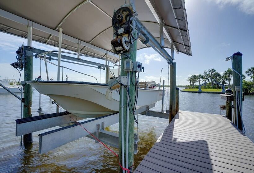 Bokeelia Island Oasis: Waterfront, Private Dock!