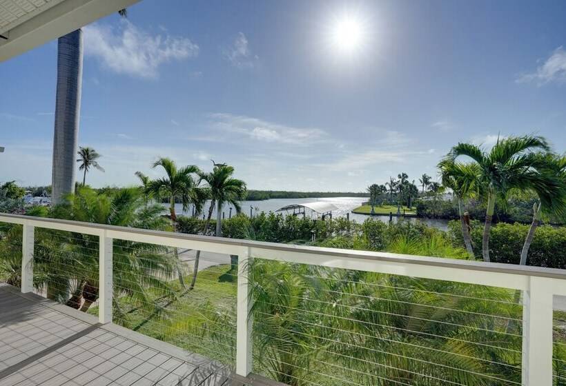 Bokeelia Island Oasis: Waterfront, Private Dock!