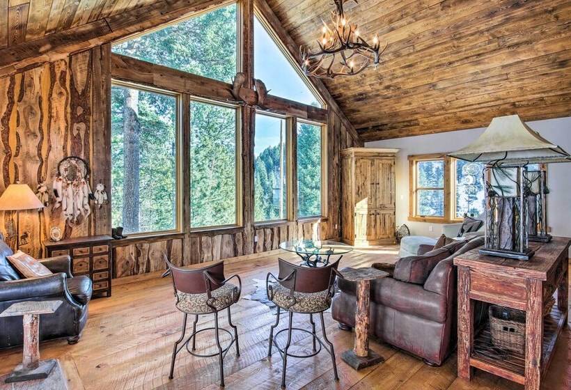 Bozeman Cabin: Deck W/ Jacuzzi & Gas Grill!