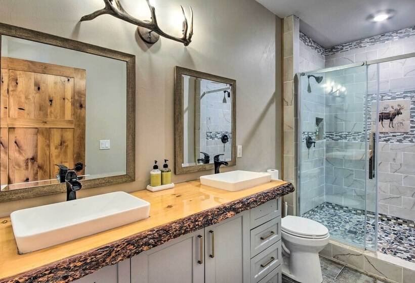 Bozeman Cabin: Deck W/ Jacuzzi & Gas Grill!