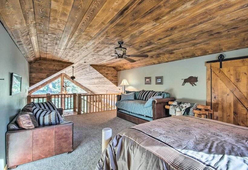 Bozeman Cabin: Deck W/ Jacuzzi & Gas Grill!