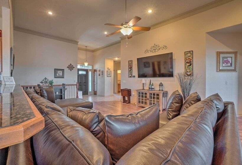 Branson Group Getaway: 2 Mi To Silver Dollar City!