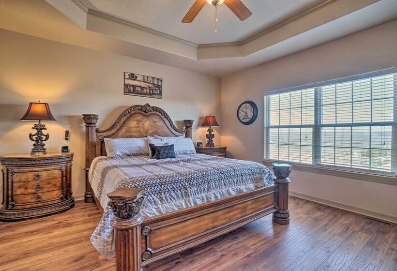 Branson Group Getaway: 2 Mi To Silver Dollar City!