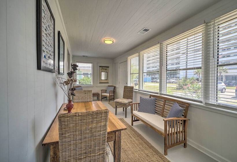 Bright Carolina Beach Cottage W/ Yard & Grill