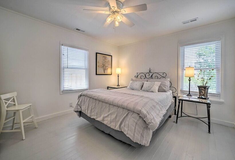 Bright Carolina Beach Cottage W/ Yard & Grill