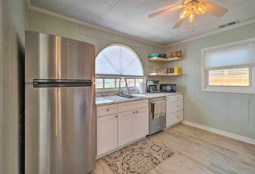 Bright Carolina Beach Cottage W/ Yard & Grill