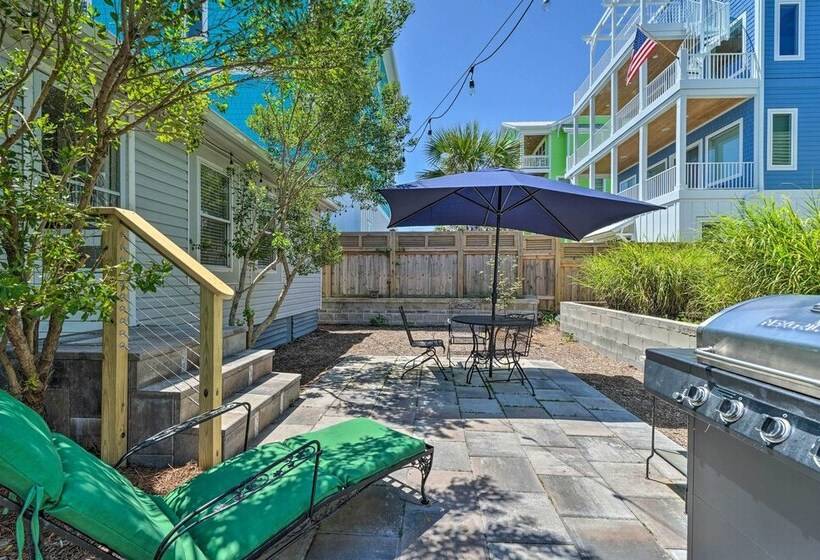 Bright Carolina Beach Cottage W/ Yard & Grill