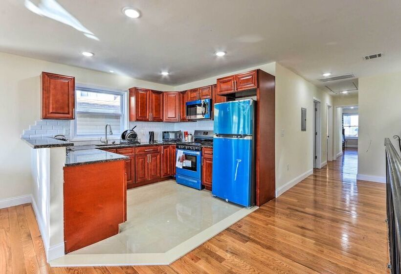 Bright Irvington Home ~ 2 Mi To Prudential Center!