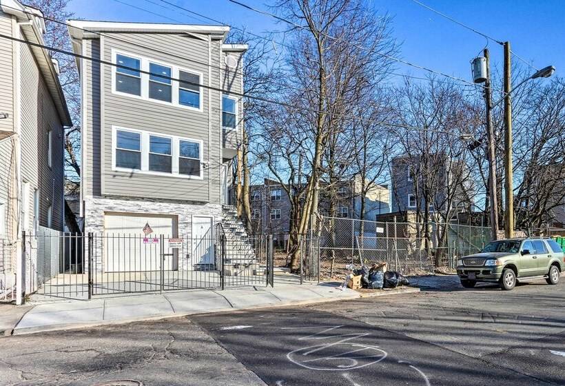 Bright Irvington Home ~ 2 Mi To Prudential Center!